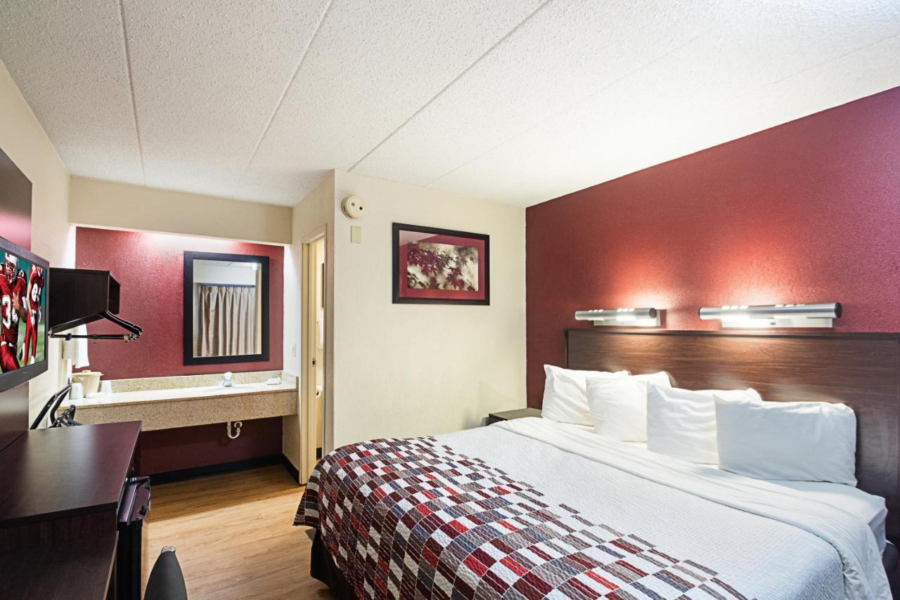 Red Roof Inn Cincinnati East - Beechmont Cherry Grove Exteriör bild