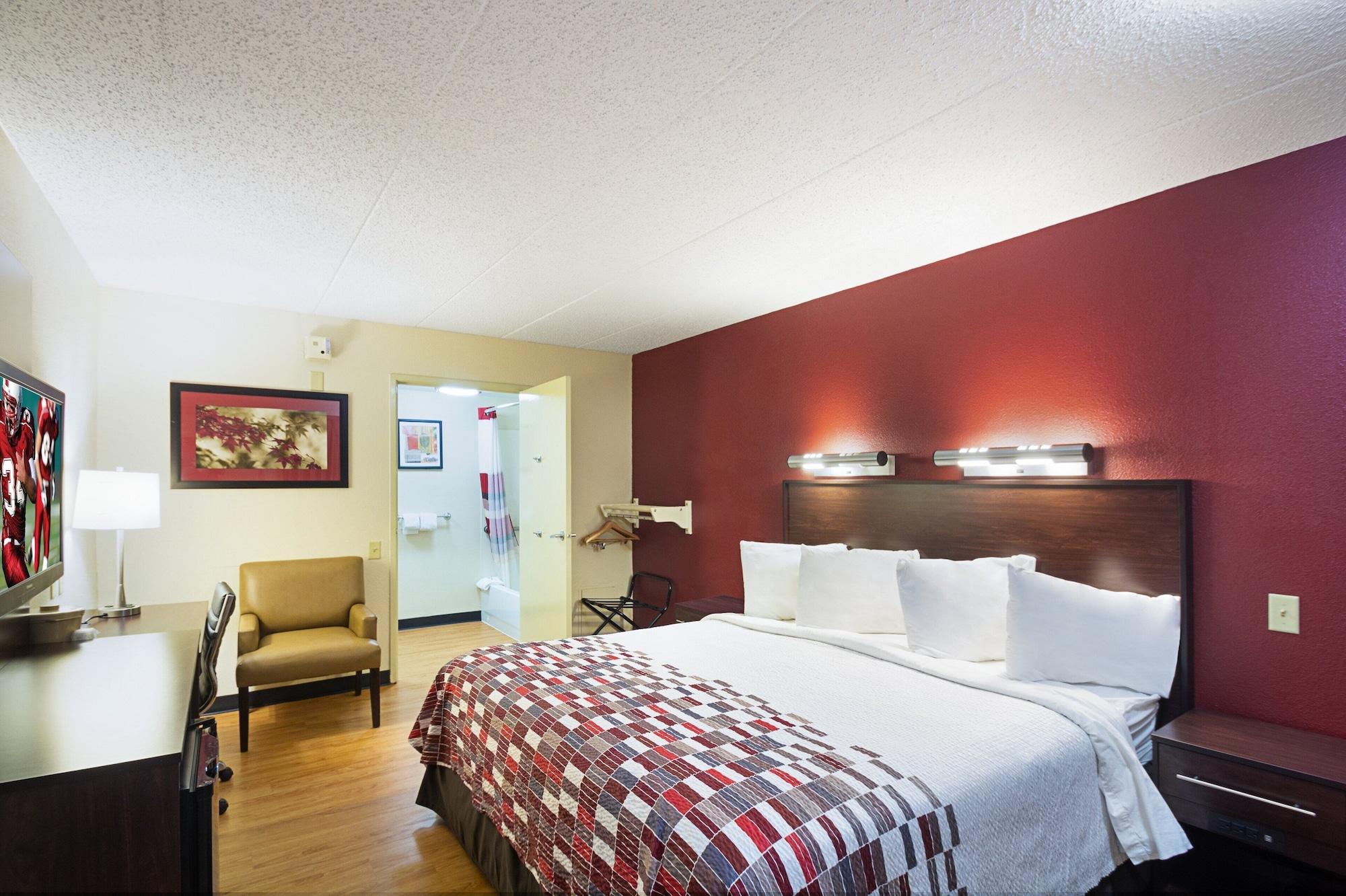 Red Roof Inn Cincinnati East - Beechmont Cherry Grove Exteriör bild