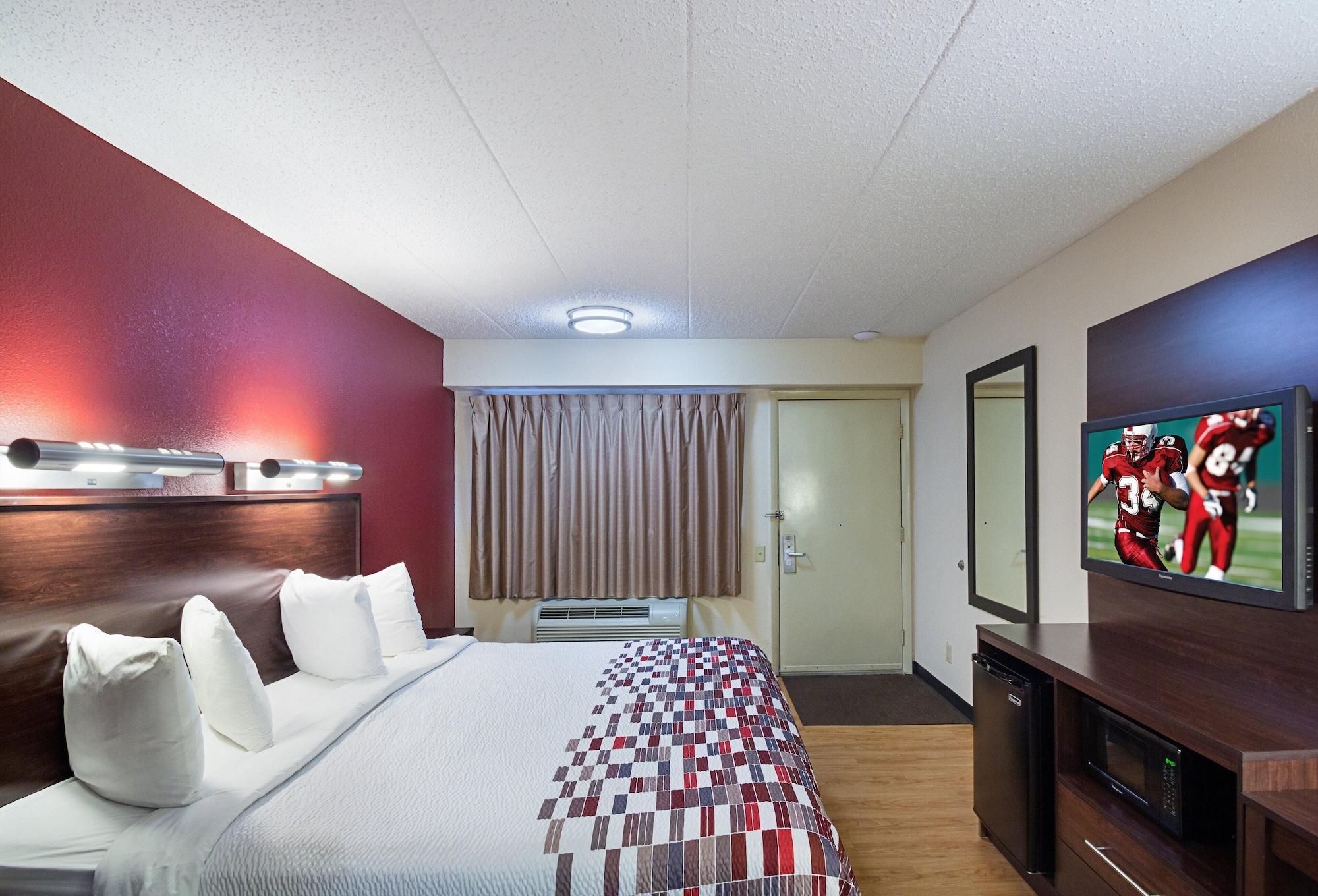 Red Roof Inn Cincinnati East - Beechmont Cherry Grove Exteriör bild