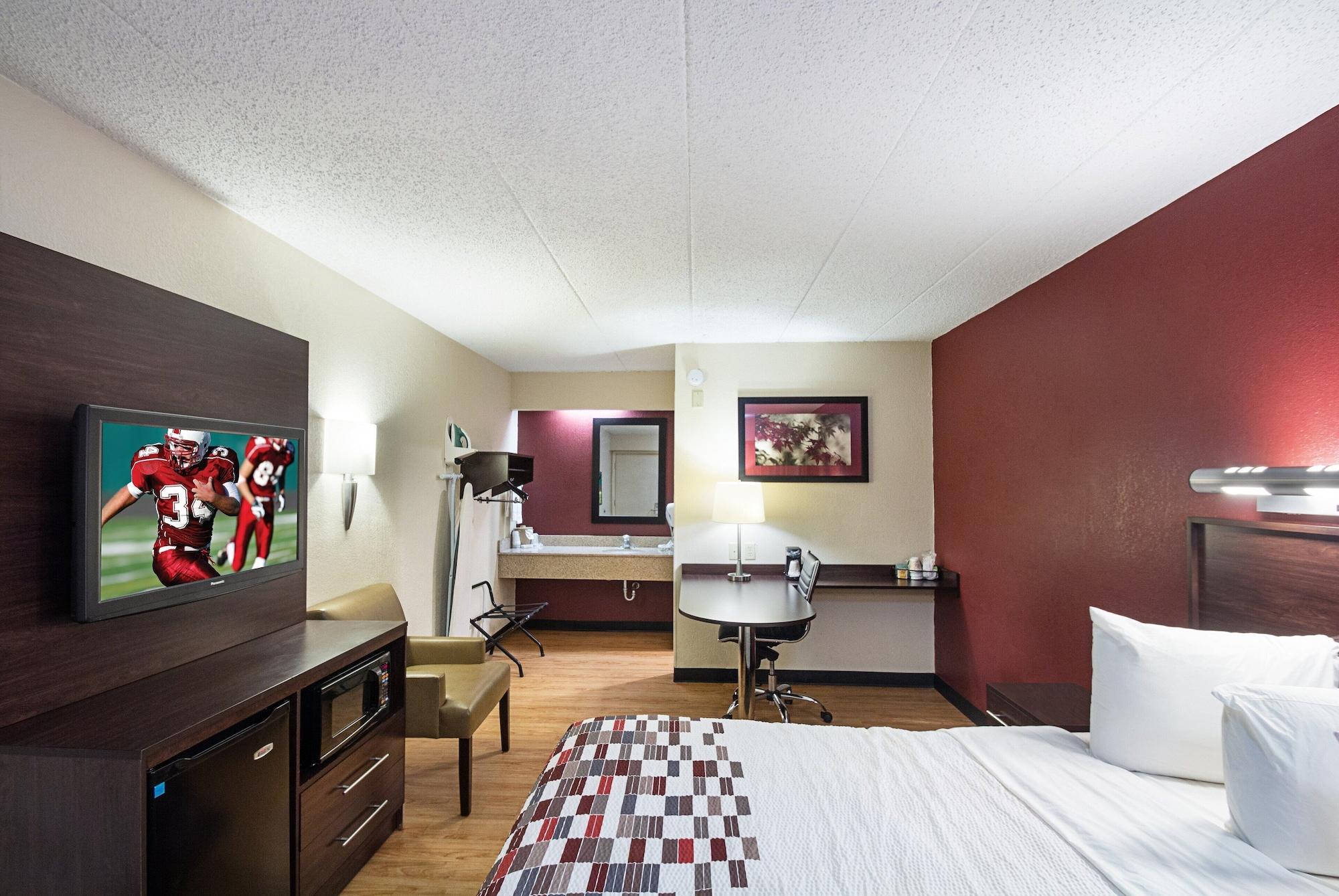 Red Roof Inn Cincinnati East - Beechmont Cherry Grove Exteriör bild
