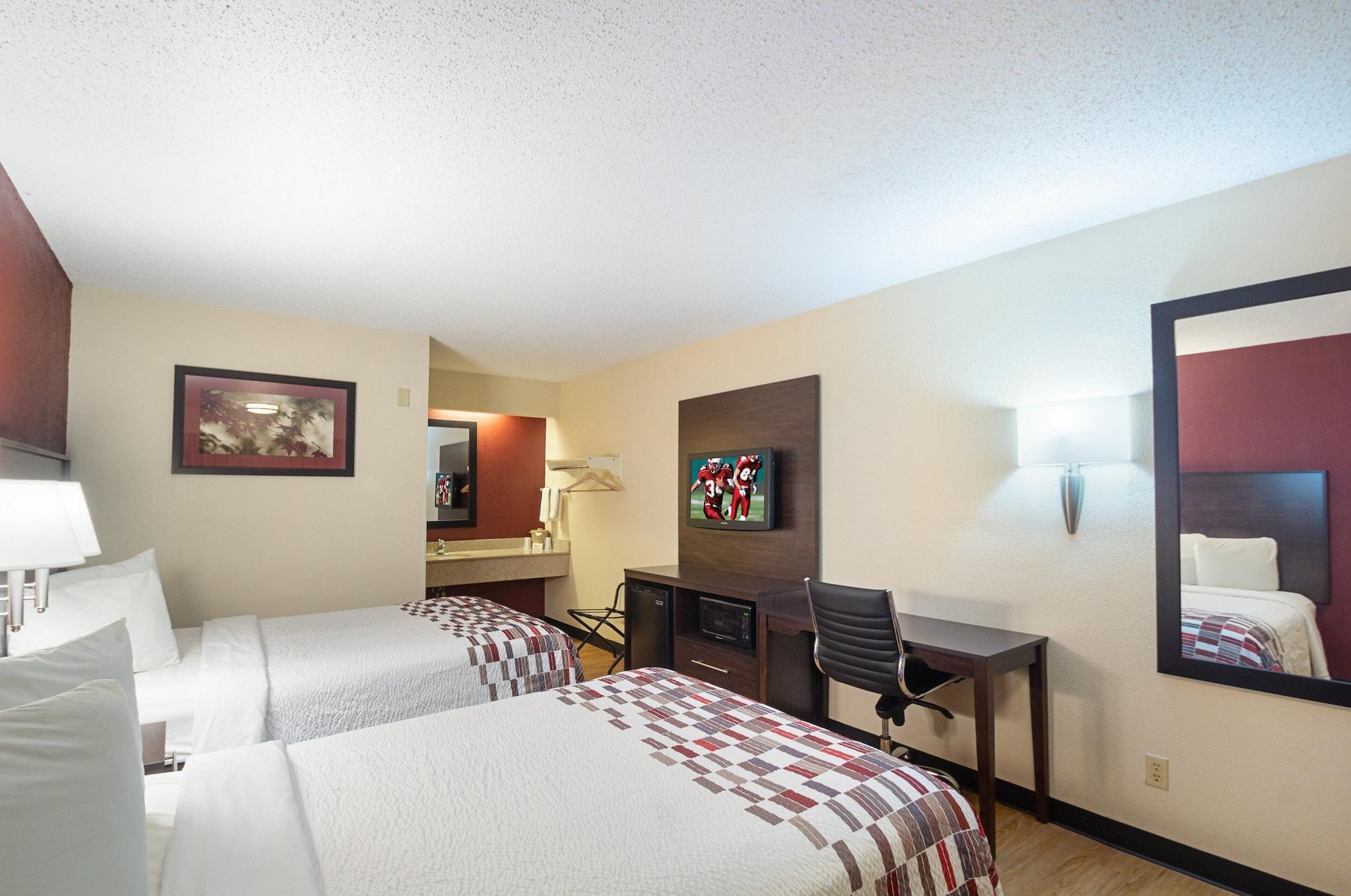 Red Roof Inn Cincinnati East - Beechmont Cherry Grove Exteriör bild
