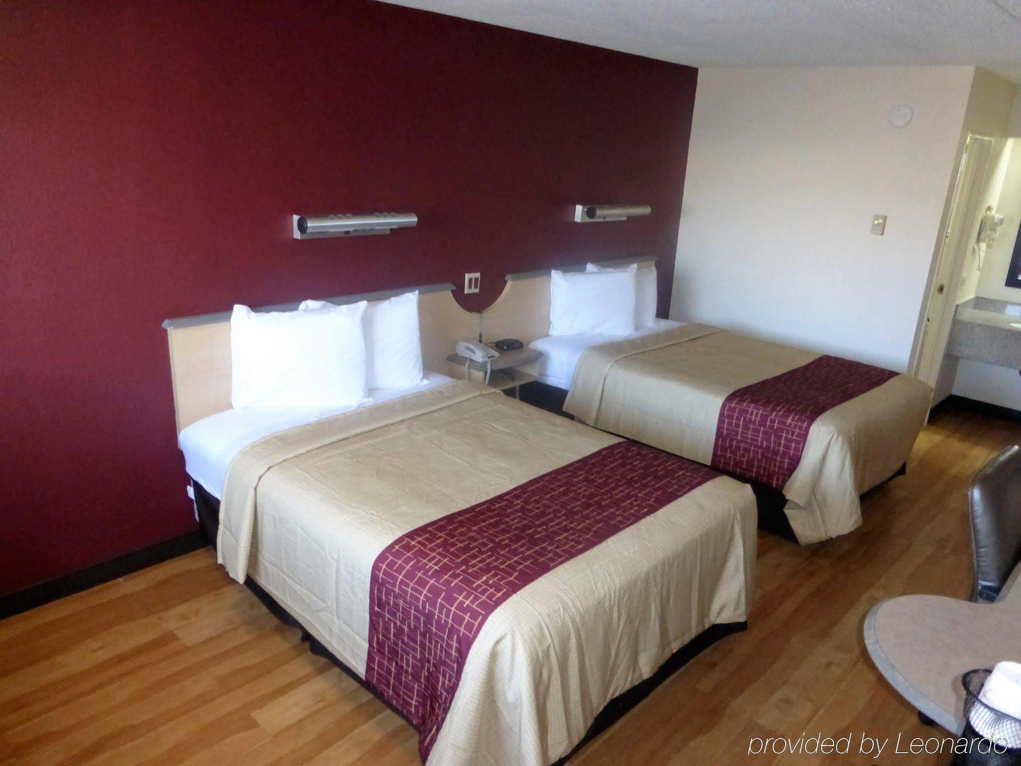 Red Roof Inn Cincinnati East - Beechmont Cherry Grove Exteriör bild