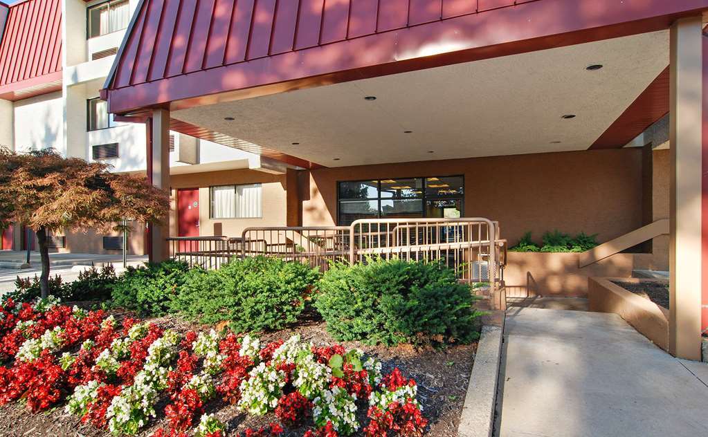 Red Roof Inn Cincinnati East - Beechmont Cherry Grove Exteriör bild
